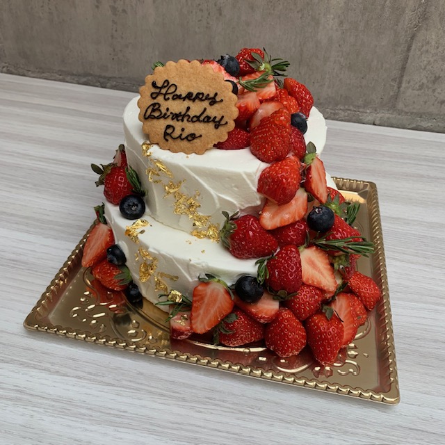こぼれいちごのケーキ
5号（15㎝/3～5名）